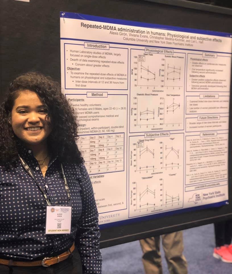 Lab intern Alexis Giron presenting her poster at Neuroscience 2019